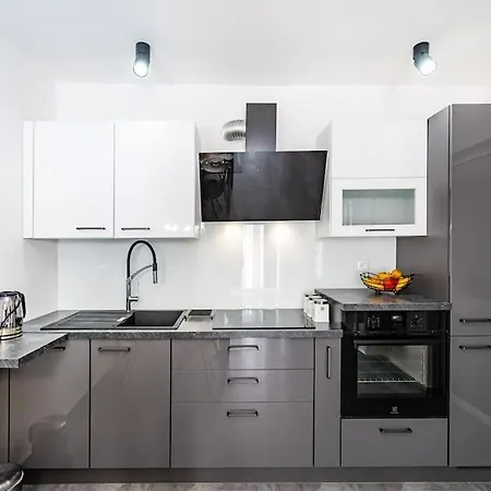 Luxury Modern With Garden Near Old Town Zara