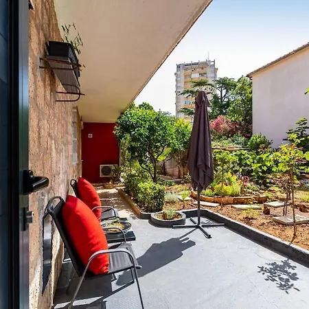 Luxury Modern With Garden Near Old Town