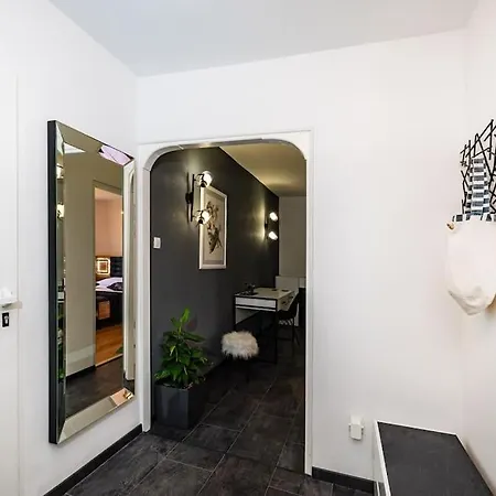 Luxury Modern With Garden Near Old Town Apartment *