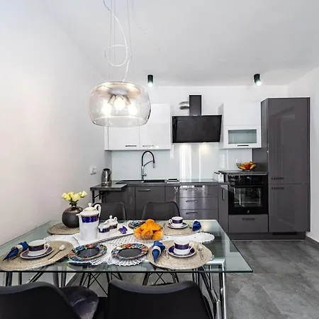 Luxury Modern With Garden Near Old Town Apartment Zadar