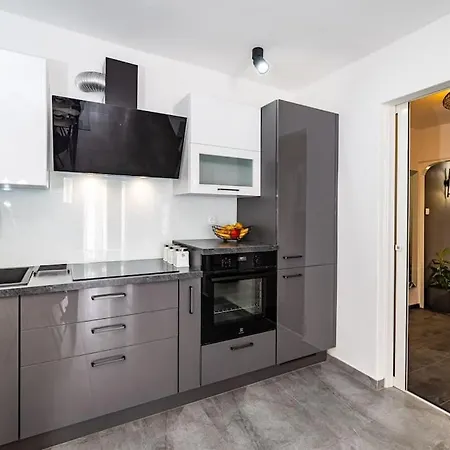 Appartamento Luxury Modern With Garden Near Old Town Zara