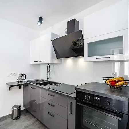 Luxury Modern With Garden Near Old Town *