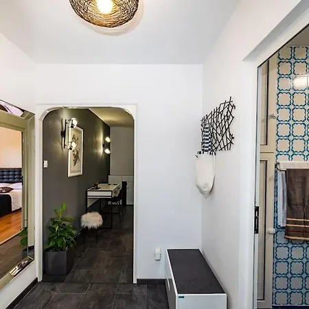 Luxury Modern With Garden Near Old Town * Zara