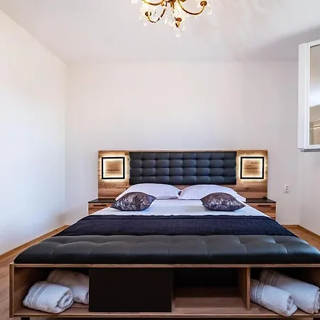 Luxury Modern With Garden Near Old Town