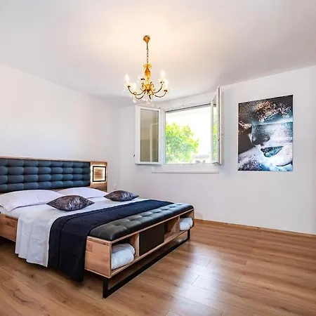 Apartment Luxury Modern With Garden Near Old Town Zadar